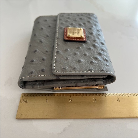 Dooney & Bourke Wallet Grey Ostrich Print Leather Gold Hardware Brand New - Picture 9 of 12